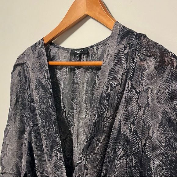 Aritzia Babaton woman’s Alexander Snake print silk peplum blouse size L - Picture 5 of 8